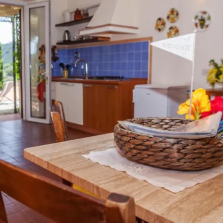 Casale Le Pitte Vakantiehuis Porto Azzurro